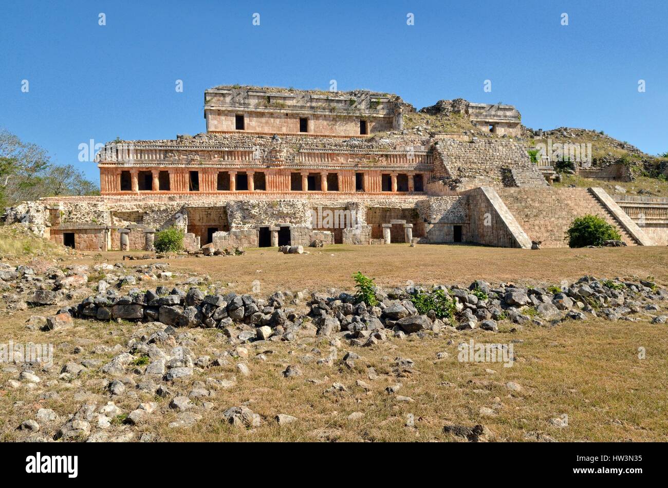 El Palacio, el Gran Palacio, la histórica ciudad Maya Sayil, Estado de Yucatán, México Foto de stock