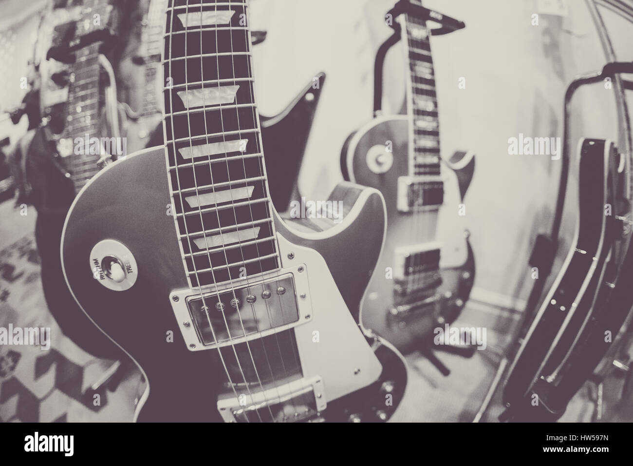 Guitarras raras fotografías e imágenes de alta resolución - Alamy