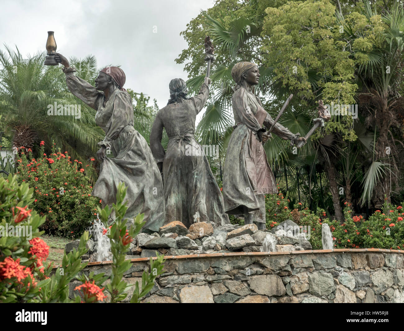 Las tres reinas de las Islas Vírgenes Fuente y estatua, muestra a tres ex esclavos de St Croix, quien lideró una revuelta conocida como Fireburn Foto de stock