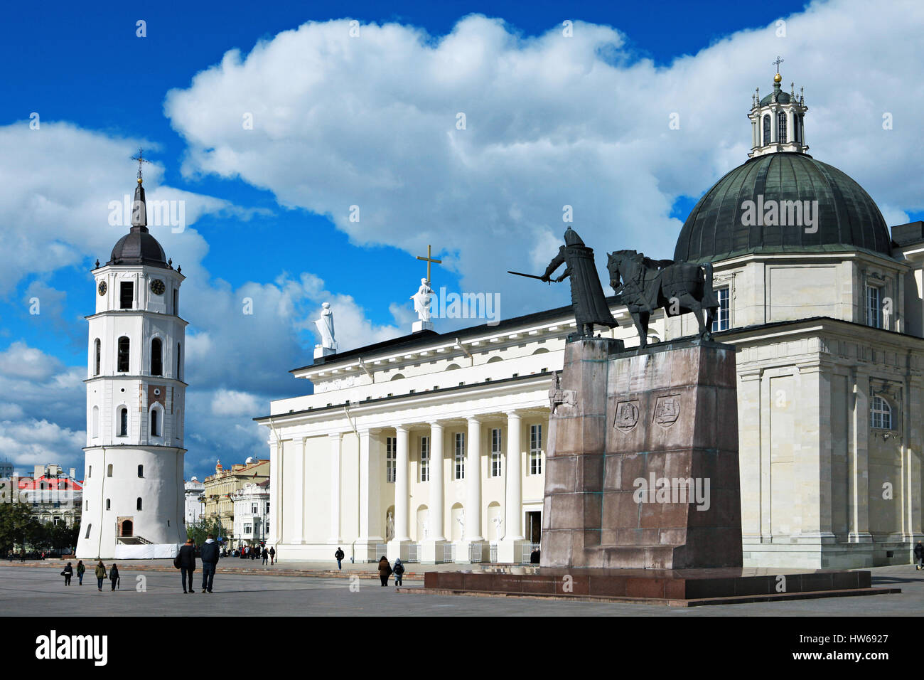 Catedral, en la plaza de la catedral en el casco antiguo de la ciudad de Vilnius, Lituania. Foto de stock