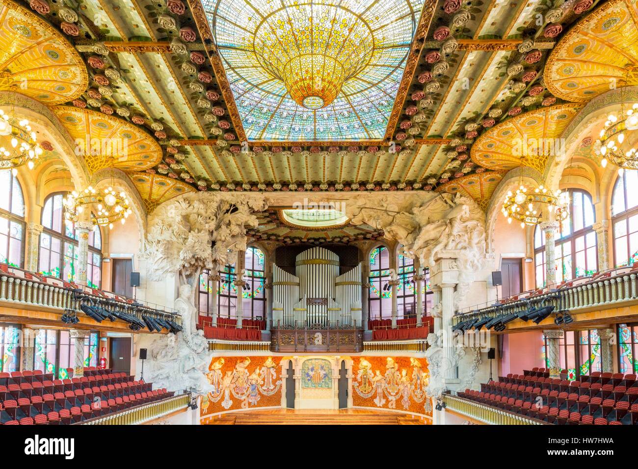 España, Cataluña, Barcelona, Palacio de la Música Catalana (Palau Musica  Catalana) diseñado por el arquitecto Lluís Domènech i Montaner y abrió sus  puertas en 1908, edificio catalogado como Patrimonio Mundial por la