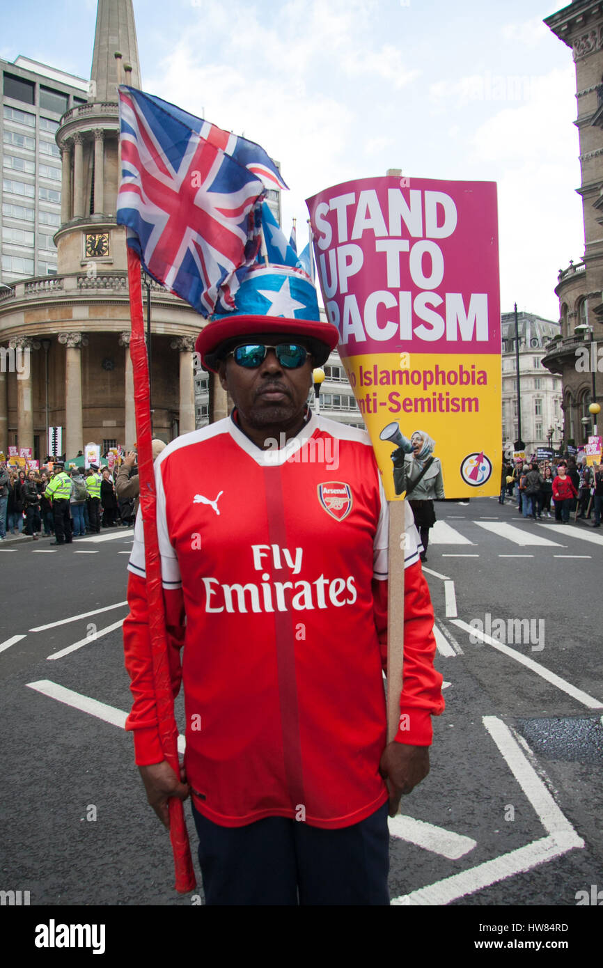 Londres, Reino Unido. 18 de marzo de 2017. Miles de manifestantes de marzo a través del centro de Londres como parte del stand hasta el racismo, los prejuicios contra la islamofobia y el Antisemitismo Crédito: amer ghazzal/Alamy Live News Foto de stock