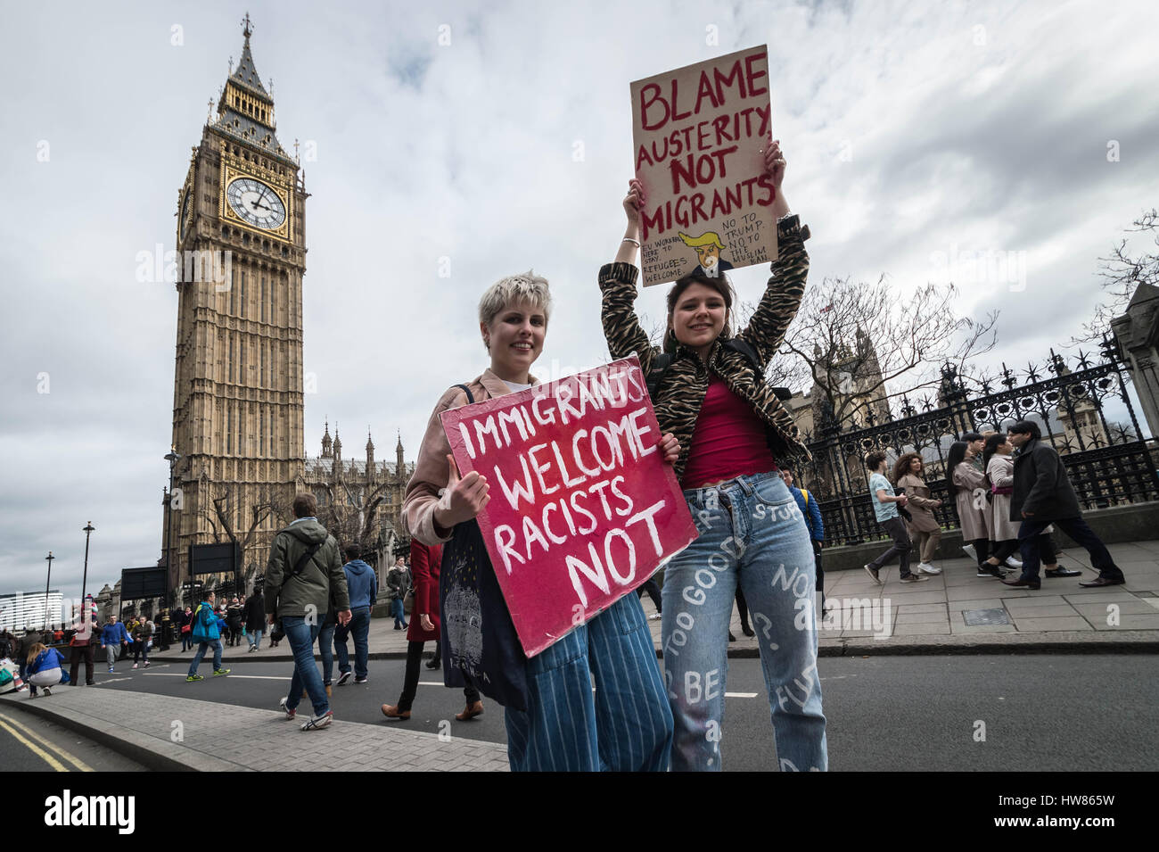 Londres, Reino Unido. 18 de marzo, 2017. Día Internacional de la ONU contra el Racismo, atrae a decenas de miles de manifestantes. © Guy Corbishley/Alamy Live News Foto de stock