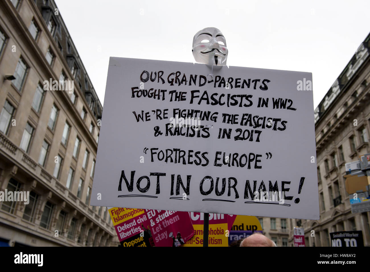 Londres, Reino Unido. 18 de marzo de 2017. Miles de manifestantes de marzo a través del centro de Londres para protestar contra el Racismo de la ONU día contra el racismo. © ZEN - Zaneta Razaite / Alamy Live News Foto de stock