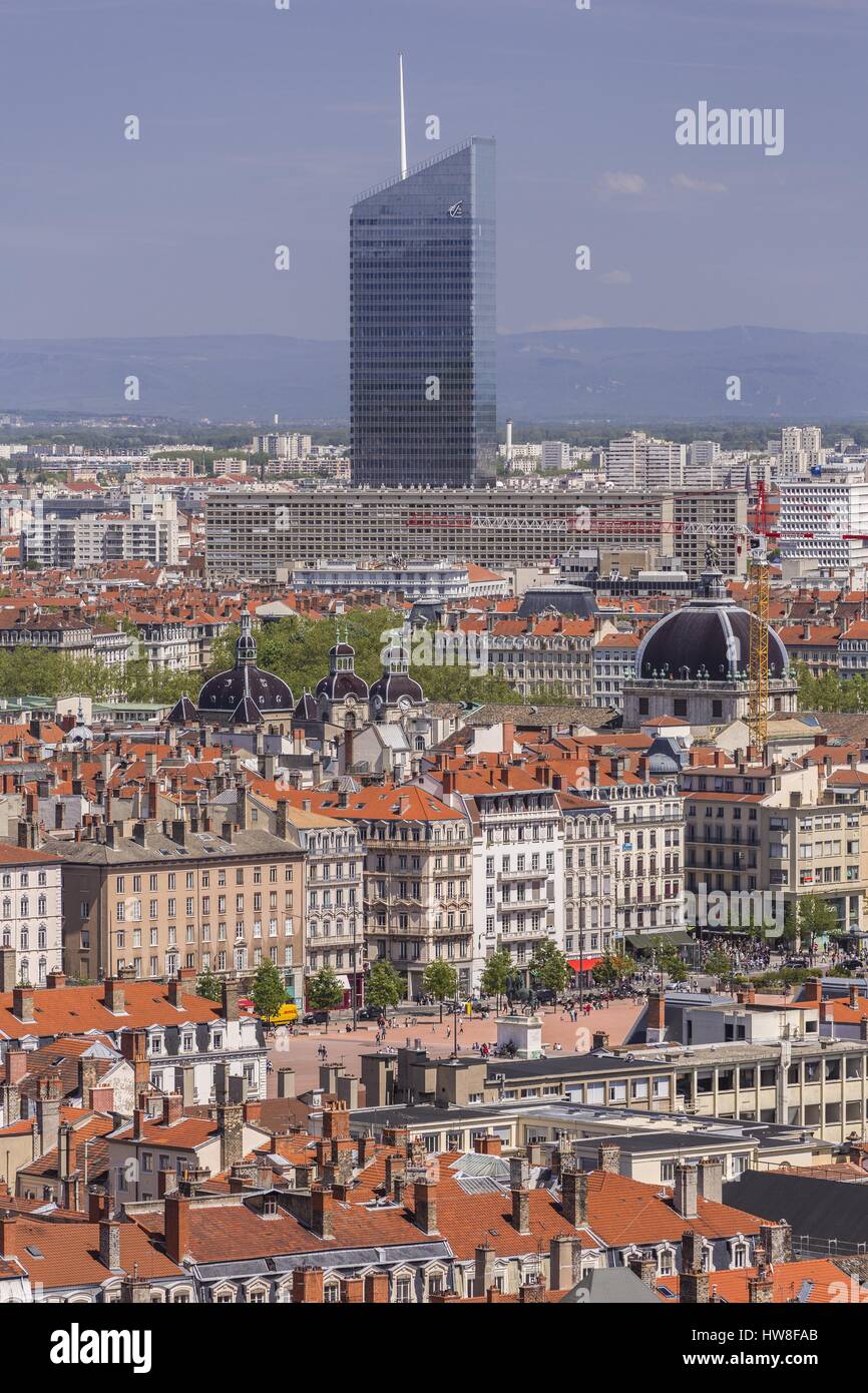 Francia, Ródano, Lyon, vista de los rascacielos de la Part Dieu nuevo tour Incity quien es el tercer rascacielos de Francia ( incluida la flecha), el Hôtel-Dieu y el proceso de restauración de la Place Bellecour Foto de stock