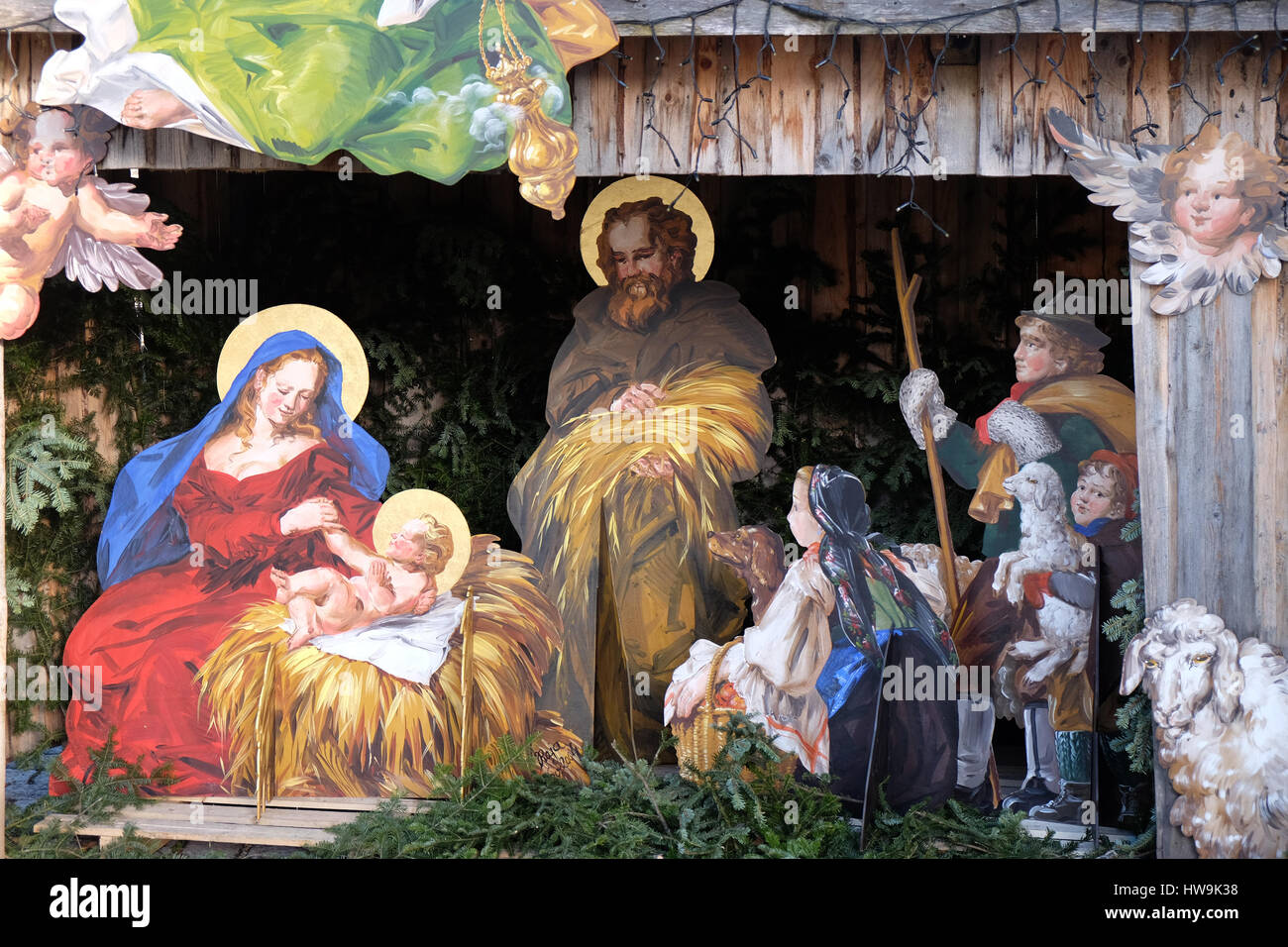Belén, guardería o cuna, es una representación del nacimiento de Jesús en  St. sobre Wolfgang ver el lago, Austria el 14 de diciembre de 2014  Fotografía de stock - Alamy