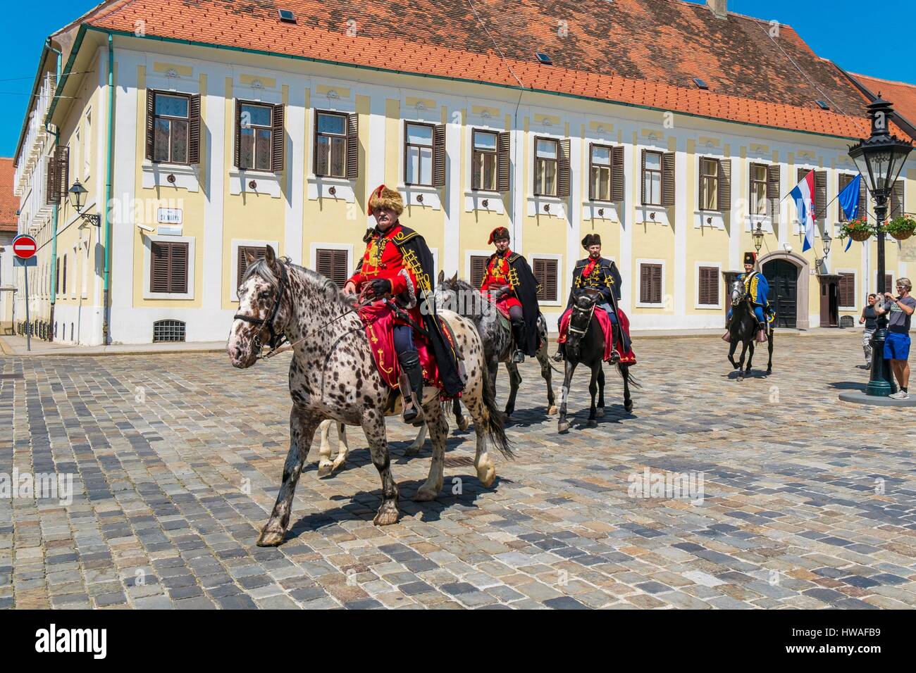 Croacia, Zagreb, Old Town, el distrito Gradec, upper town, Marka square, el cambio de guardia Foto de stock