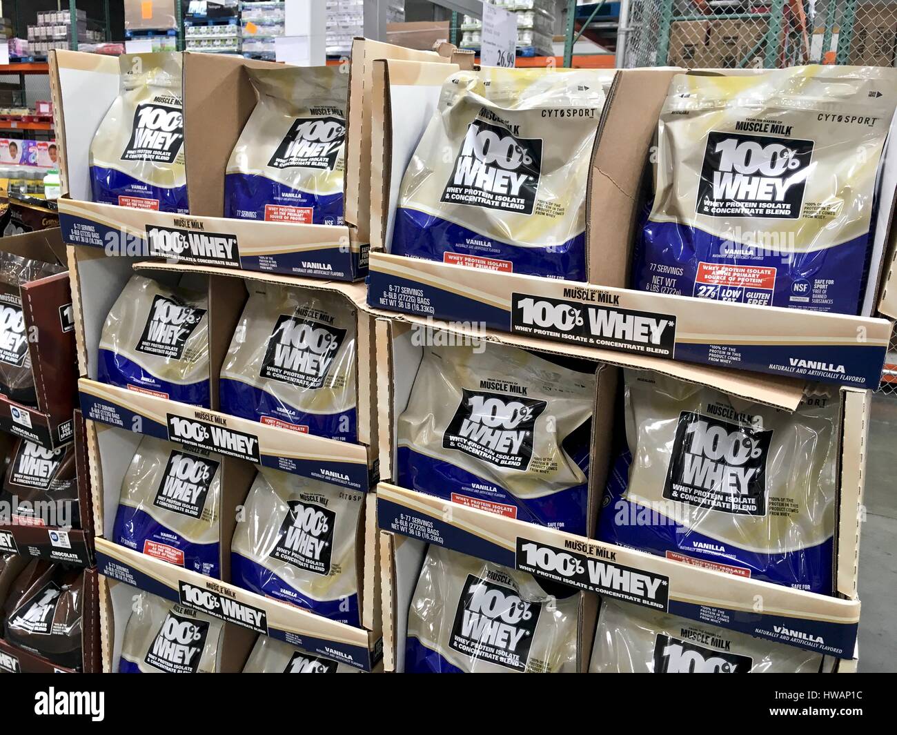 100 Whey Protein en venta en Costco Fotografía de stock Alamy