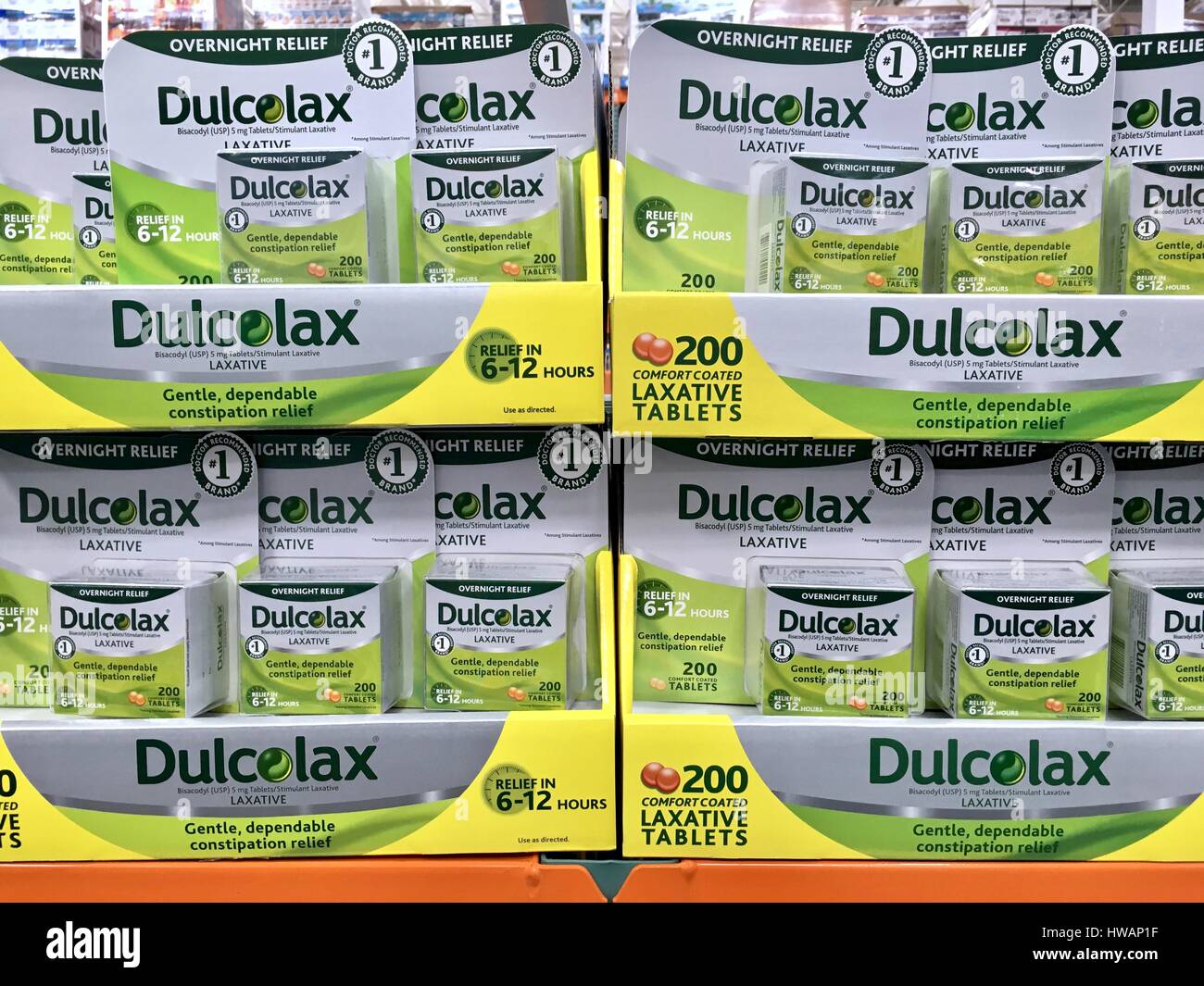 Health supplement isle en Costco warehouse Fotografía de stock Alamy