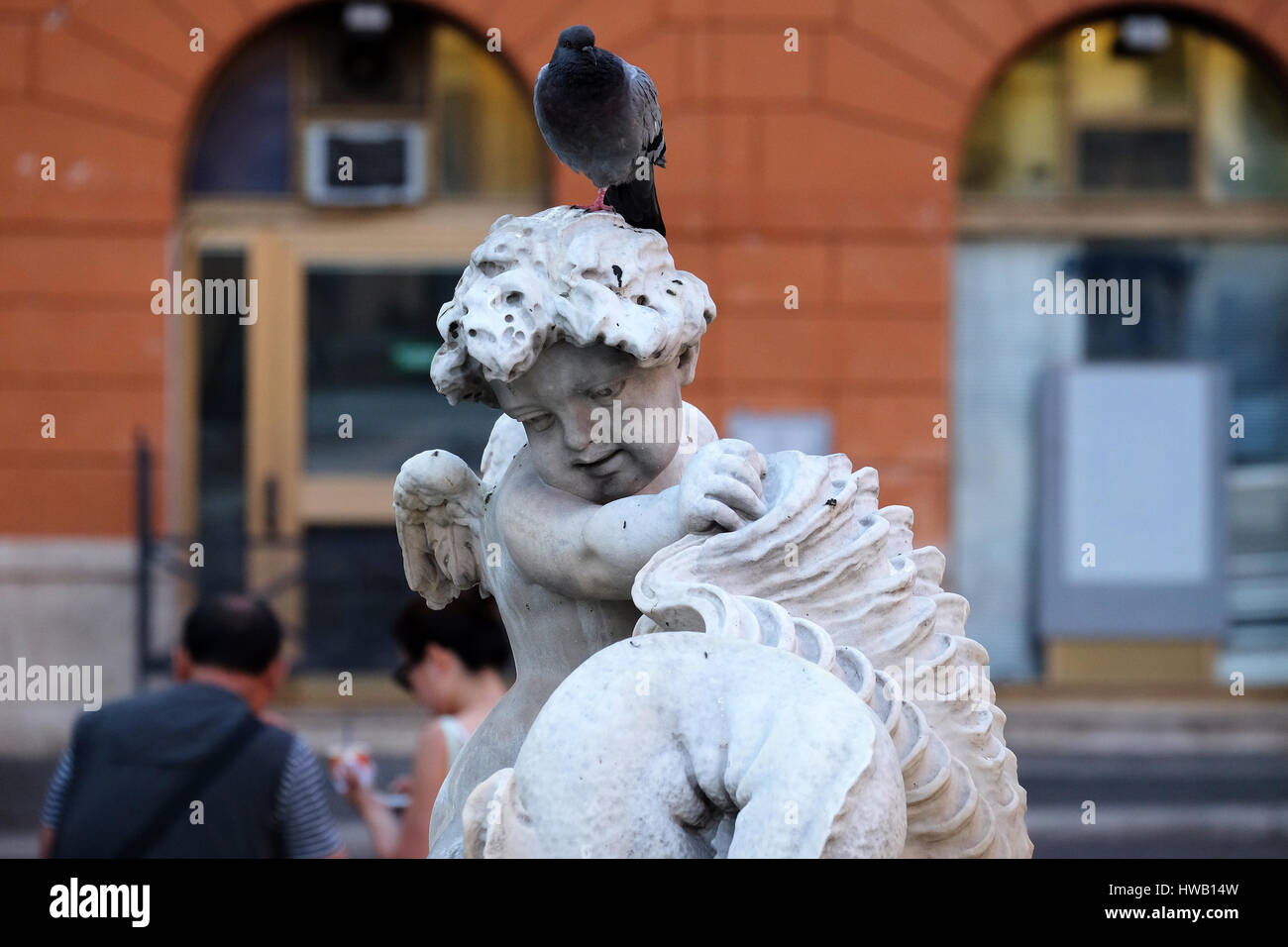 La plaza Navona, la fuente de la figura, la figura del mar con querubín en la fuente de Neptuno, en Roma, Italia, 02 de septiembre de 2016. Foto de stock
