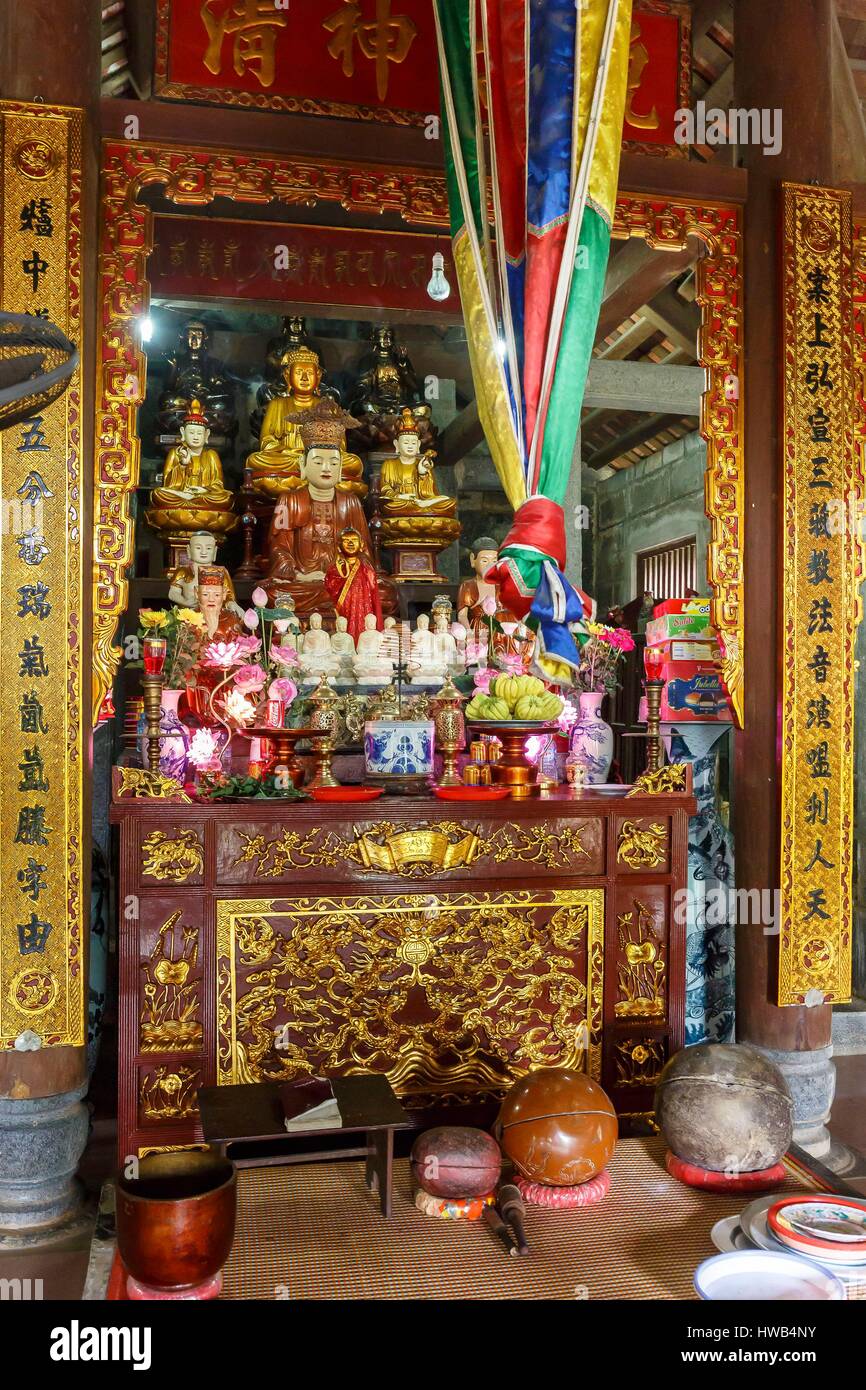 Vietnam, Ninh Binh Provincia, Tam Coc, Bich Dong pagoda altar Foto de stock