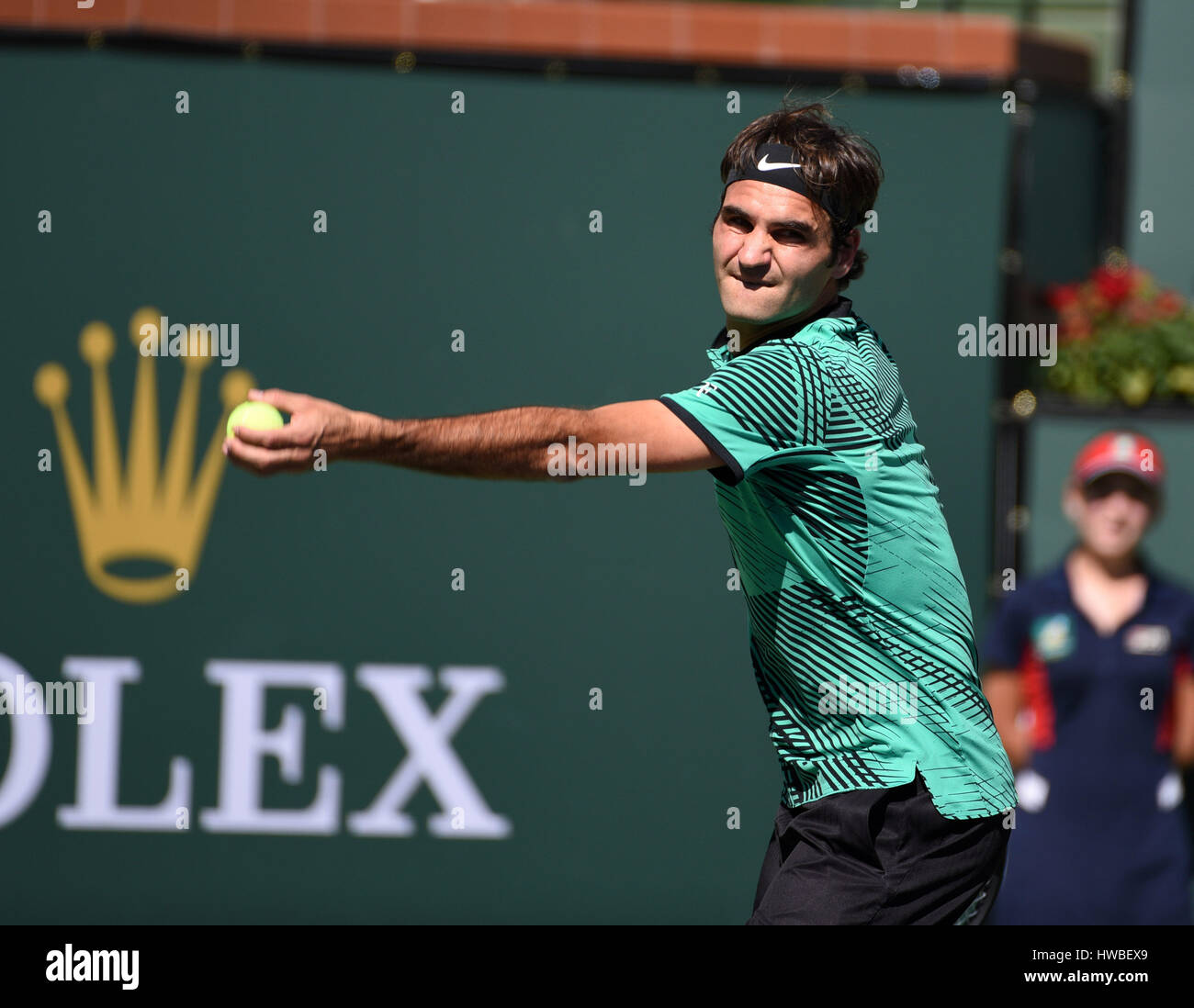 19 de marzo, 2017: Roger Federer (SUI) en acción contra Stan Wawrinka (SUI) en los hombres de la final en el BNP Paribas Open en Indian Wells Tennis Garden en Indian Wells, California, John Green/CSM Foto de stock
