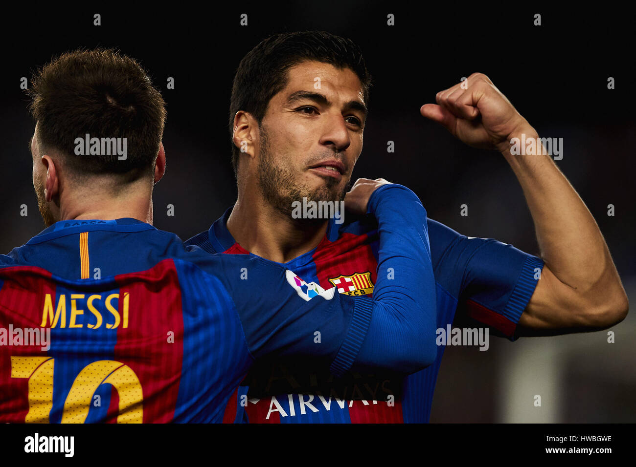 Barcelona, España. 19 Mar, 2017. Lionel Messi (FC Barcelona) celebra con su compañero Luis Suárez (FC Barcelona), durante la Liga partido de fútbol entre el FC Barcelona y el Valencia CF, en el estadio del Camp Nou en Barcelona, España, el domingo, 19 de marzo de 2017. Foto: S.Lau Crédito: dpa/Alamy Live News Foto de stock