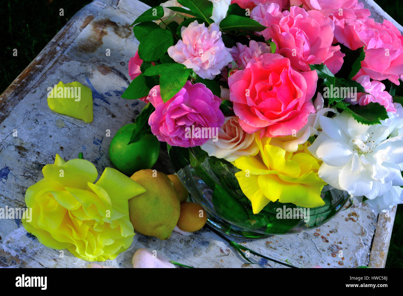 Arreglo floral con arreglos florales con flores fotografías e imágenes de  alta resolución - Página 6 - Alamy