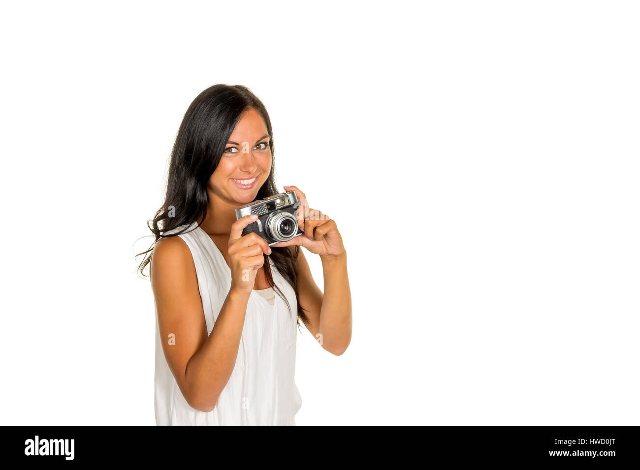 Una joven toma una foto de la cámara con un estilo retro, Eine junge Frau mit einer Retro fotografiert Kamera Foto de stock