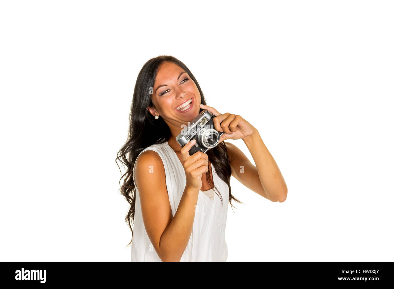 Una joven toma una foto de la cámara con un estilo retro, Eine junge Frau mit einer Retro fotografiert Kamera Foto de stock