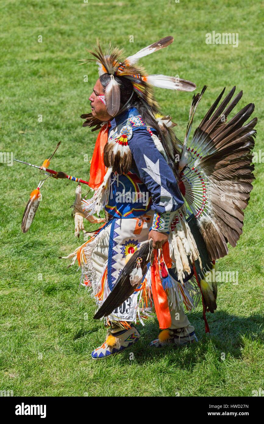 Canadá, provincia de Quebec, la ciudad de Quebec, Wendake reserva Huron  First Nation, el powwow anual en junio, danzas tradicionales en traje  tradicional Fotografía de stock - Alamy
