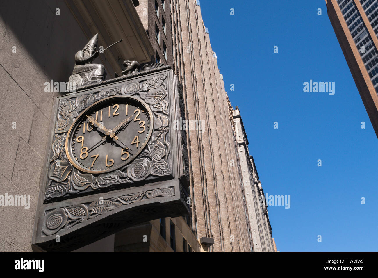 Reloj de seda Bronce en Park Avenue South, Nueva York Fotografía de stock -  Alamy