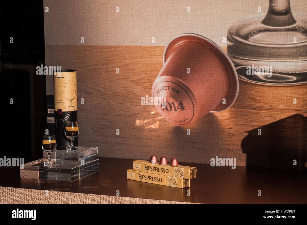 Boutique nespresso fotografías e imágenes de alta resolución - Alamy