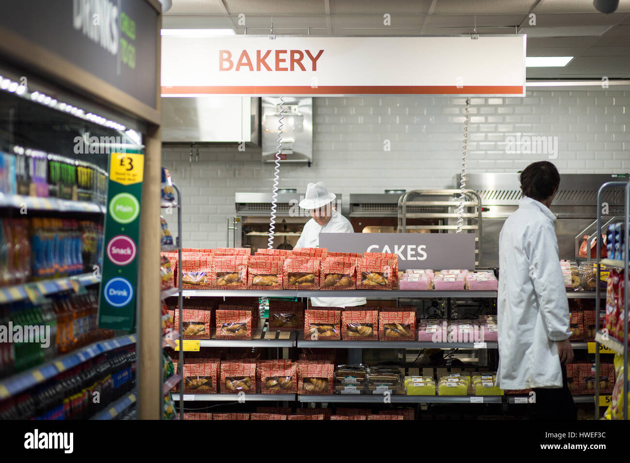 Morrisons supermercado - Grafton St, Oxford Rd, Manchester M13 9NU. Panadería dentro de la tienda Foto de stock