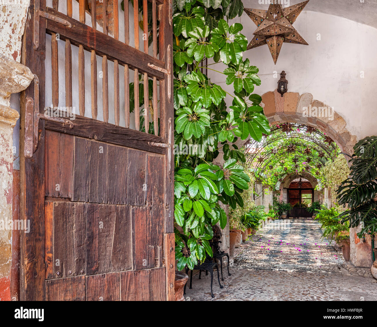 Entrada al patio de las Trancas Hacienda en Guanajuato, México. Foto de stock