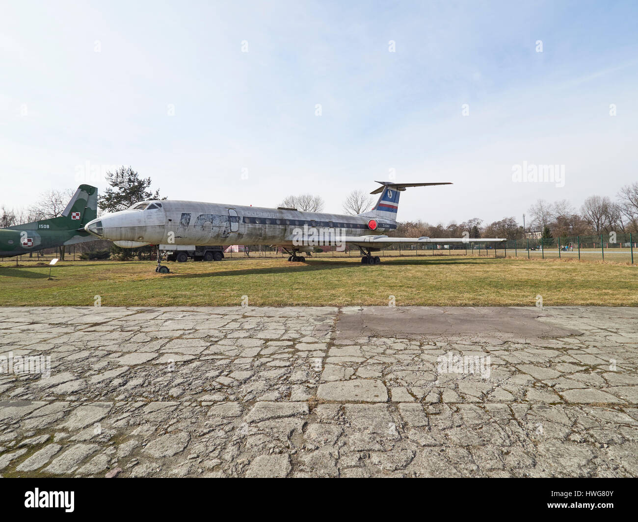 Ruso Tupolev Tu-134 "rancio" en el museo de aviación de Cracovia en Polonia Foto de stock