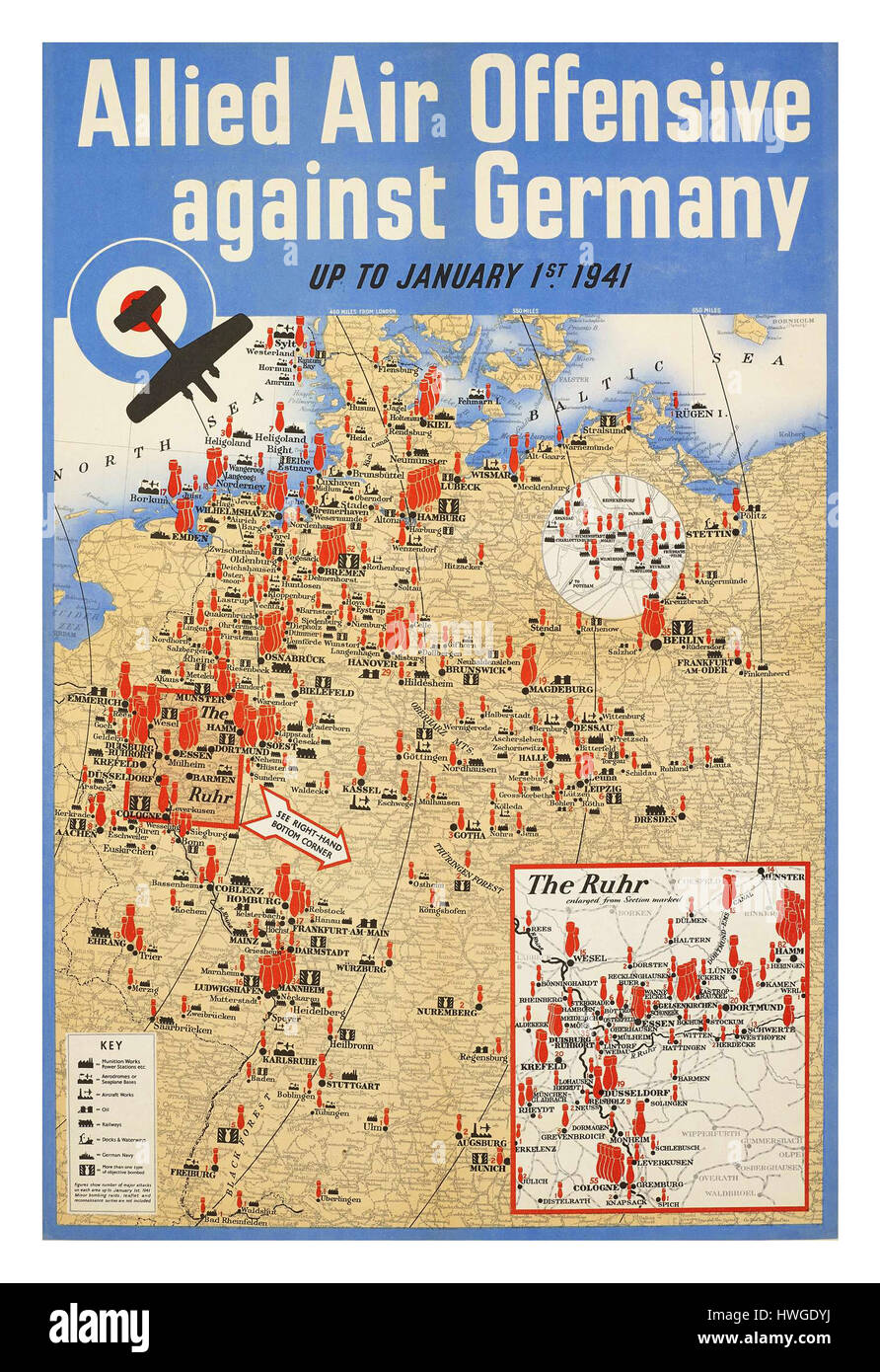 OFENSIVA AÉREA ALIADA CONTRA ALEMANIA 1941 Poster retro vintage WW2 mapa que detalla las ubicaciones de varios ataques aéreos aliados en toda Alemania durante la Segunda Guerra Mundial; la imagen ilustra el mapa de Alemania con varias ubicaciones resaltadas en rojo y negro símbolos que indican objetivos y niveles de intensidad de los diversos bombardeos del Reino Unido Foto de stock
