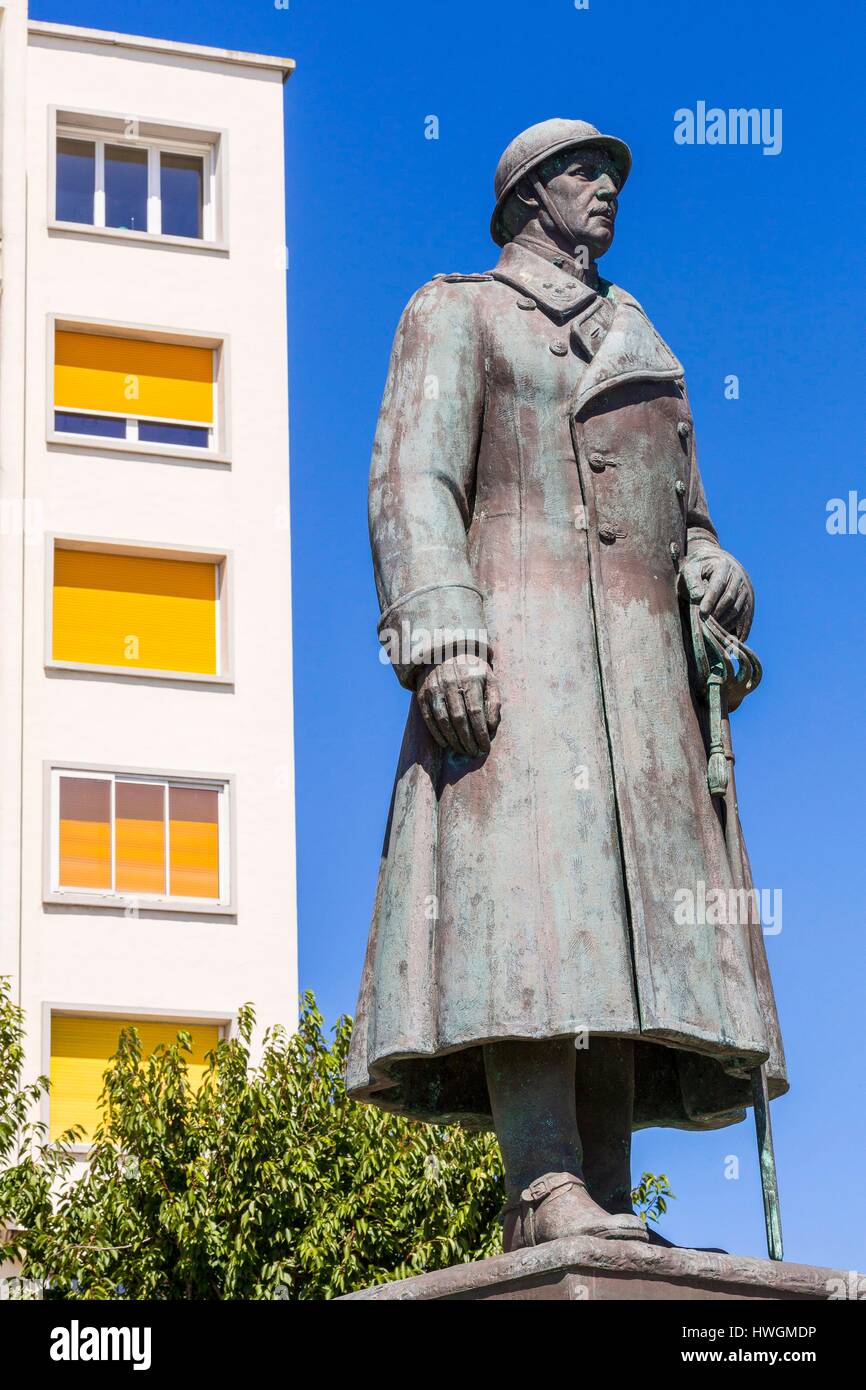 Francia, Seine Maritime, Sainte Adresse, Le Havre, la estatua del rey belga  Albert I quien residió aquí en varias ocasiones durante la Primera Guerra  Mundial Fotografía de stock - Alamy