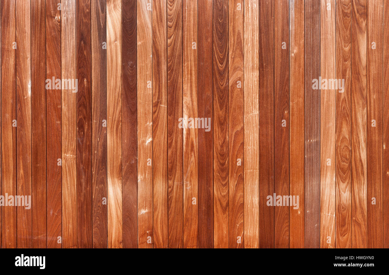 Fachada de madera de Tablas verticales Fotografía de stock Alamy