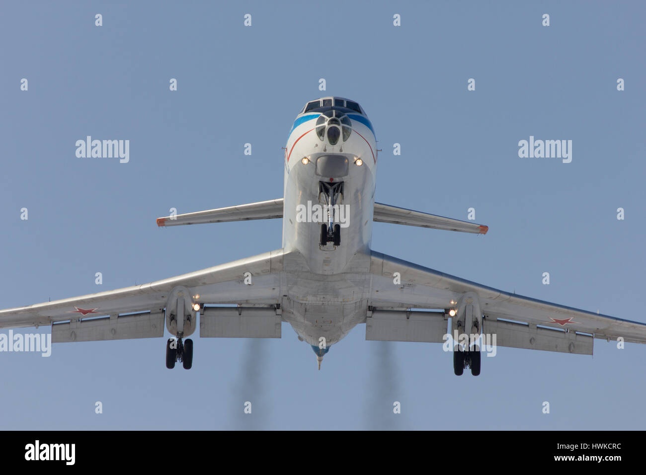 Los aviones militares Tu-134 está aterrizando, Rostov-on-Don, Rusia, 7 de febrero de 2012 Foto de stock