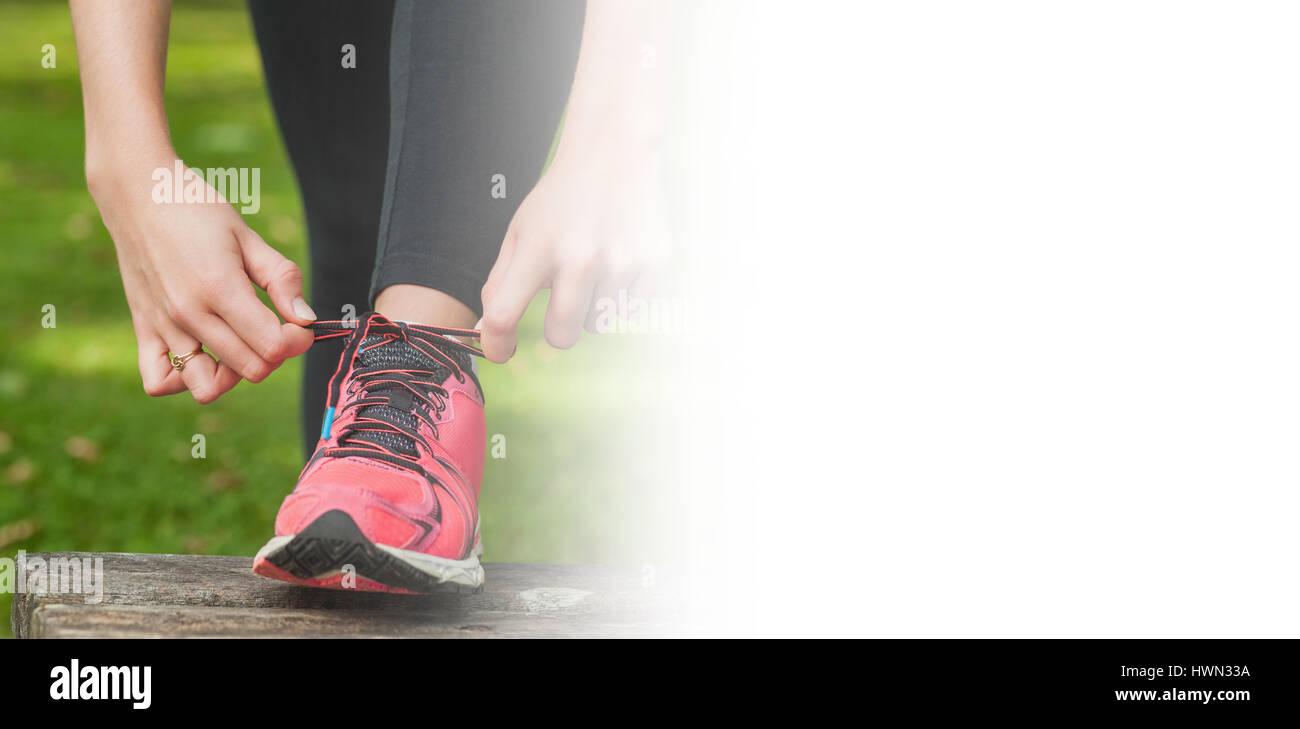 Mujer Atandose Cordones Fotos e Imágenes de stock - Página 13 - Alamy