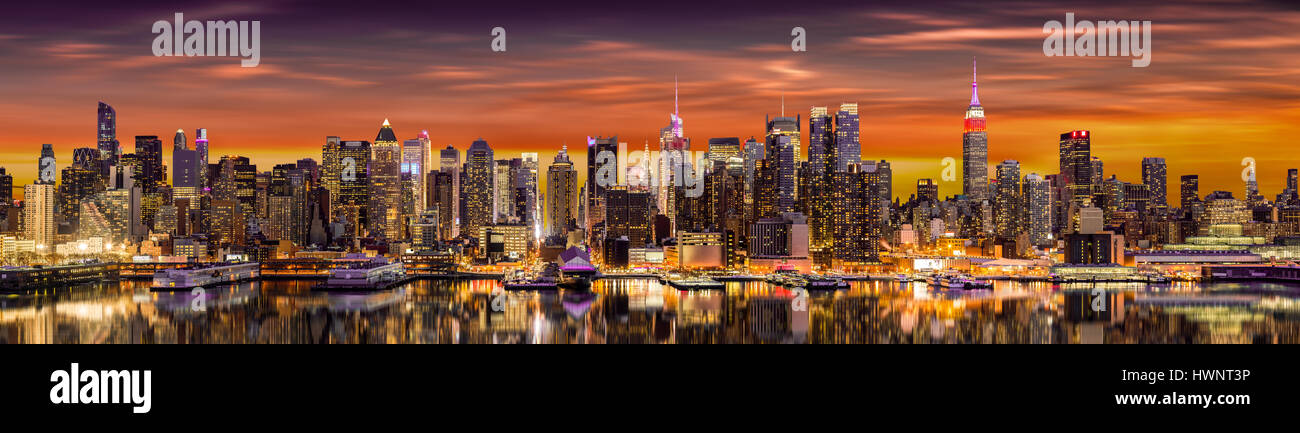 Panorama de la ciudad de Nueva York al amanecer. Foto de stock