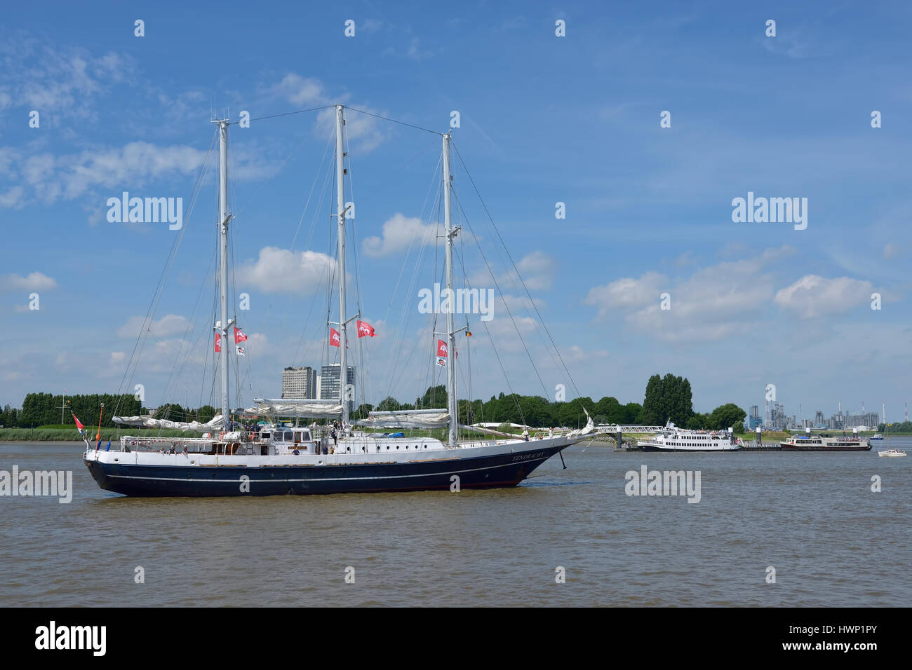 Países Bajos buque Eendracht participa en profanar durante día de partida de Tall Ships Carreras en Julio 10, 2016 en Antwerp, Bélgica. Foto de stock