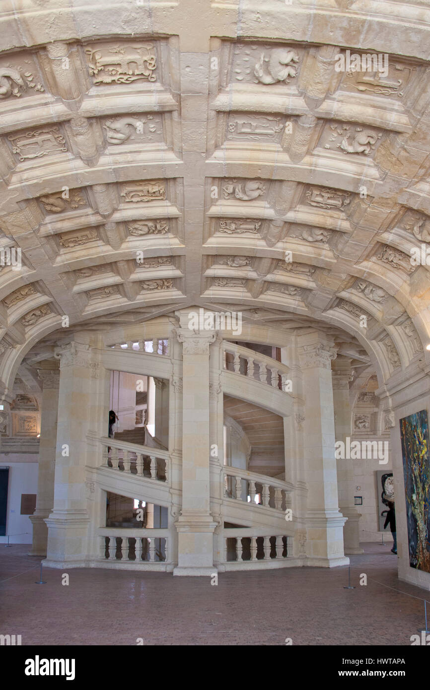 La famosa escalera de doble hélice de la molécula de mármol en el château de Chambord, proyectado por Leonardo da Vinci Foto de stock