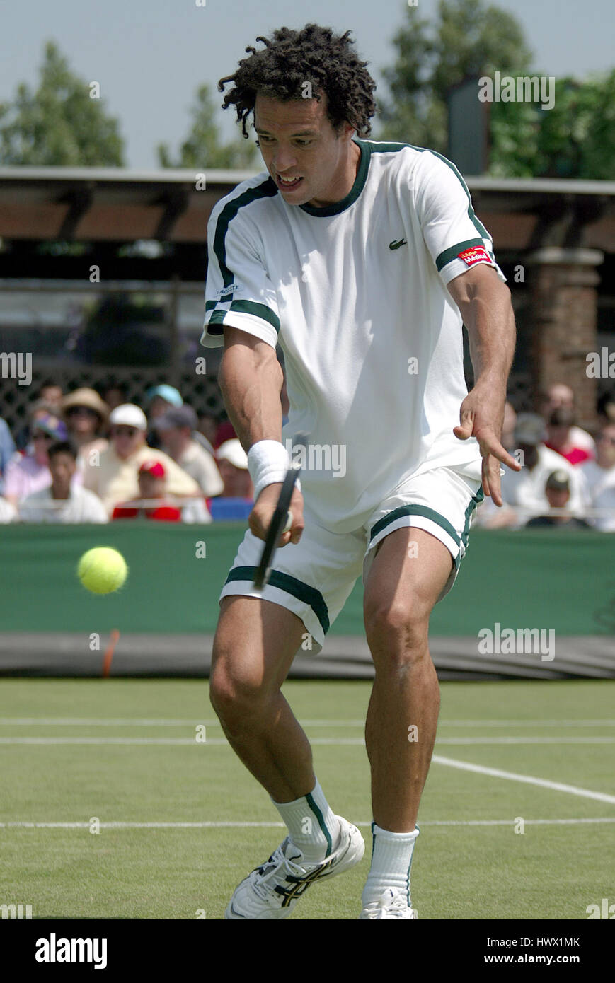 YOUNES EL AYNAOUI MARRECUOS WIMBLEDON Londres Inglaterra el 26 de junio de  2003 Fotografía de stock - Alamy