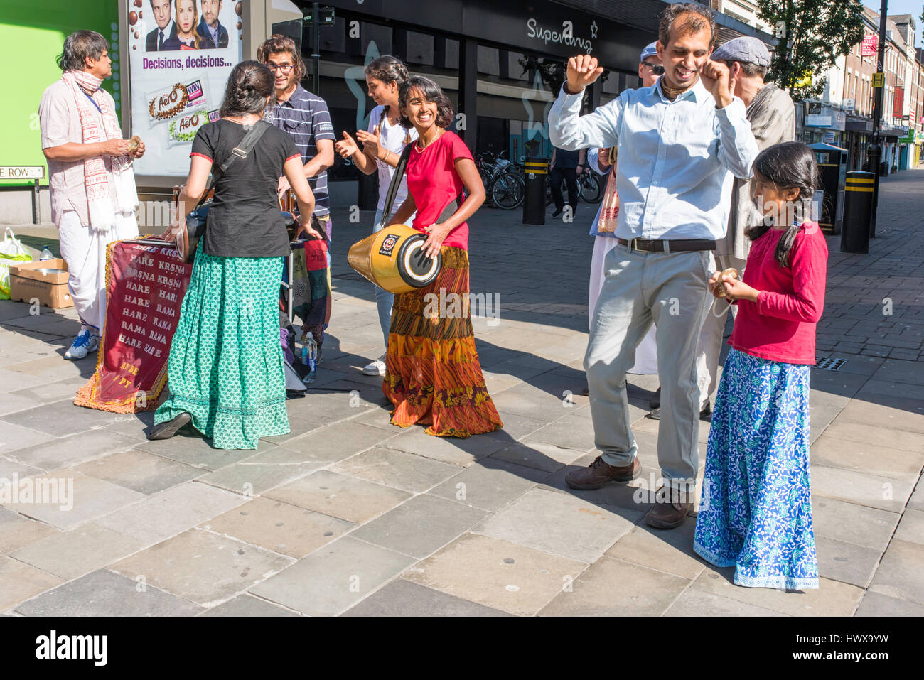 Seguidores Hare Krishna Na Rua Imagem Editorial - Imagem de internacional,  grupo: 229121160