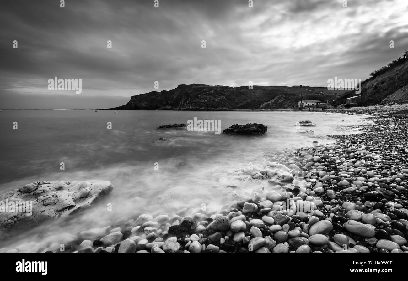 Lulworth Cove en blanco y negro Foto de stock