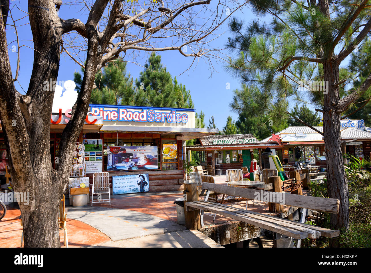 PHETCHABUN,Tailandia-FEB 9:La tienda en el camino de la ruta 12 ruta para los turistas y el conductor relajarse lugar en feb9,2016 en Phetchabun,Tailandia. Foto de stock