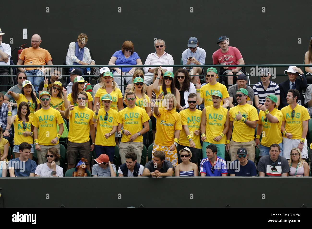 Los aficionados al tenis en Australia el Campeonato de Wimbledon 20 del All England Club de Tenis de Wimbledon en Londres, Inglaterra, 29 de junio de 2015 Foto de stock