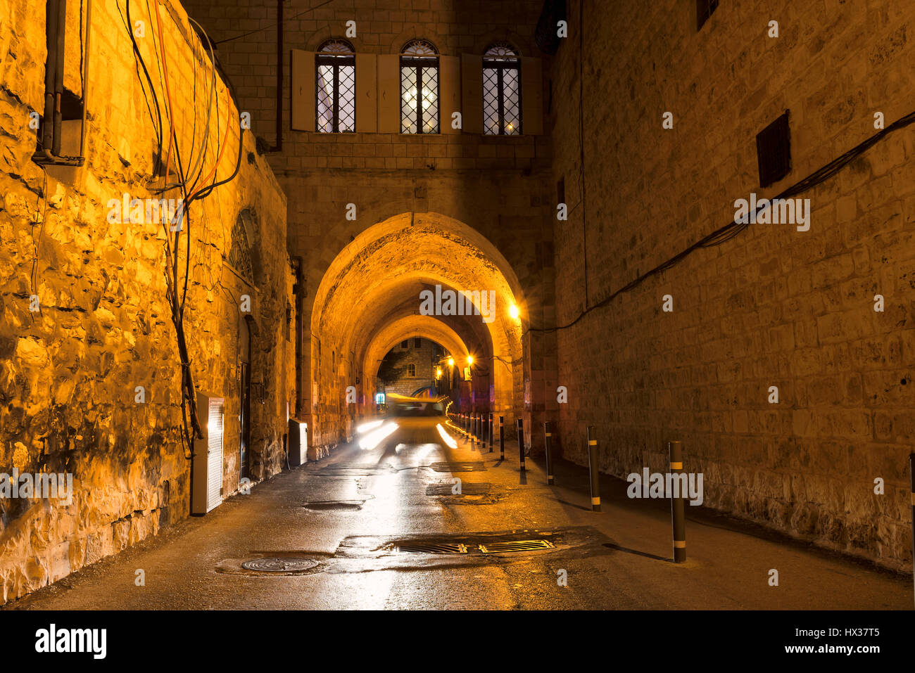 La noche en la calle Ciudad Vieja de Jerusalén, Israel. Foto de stock