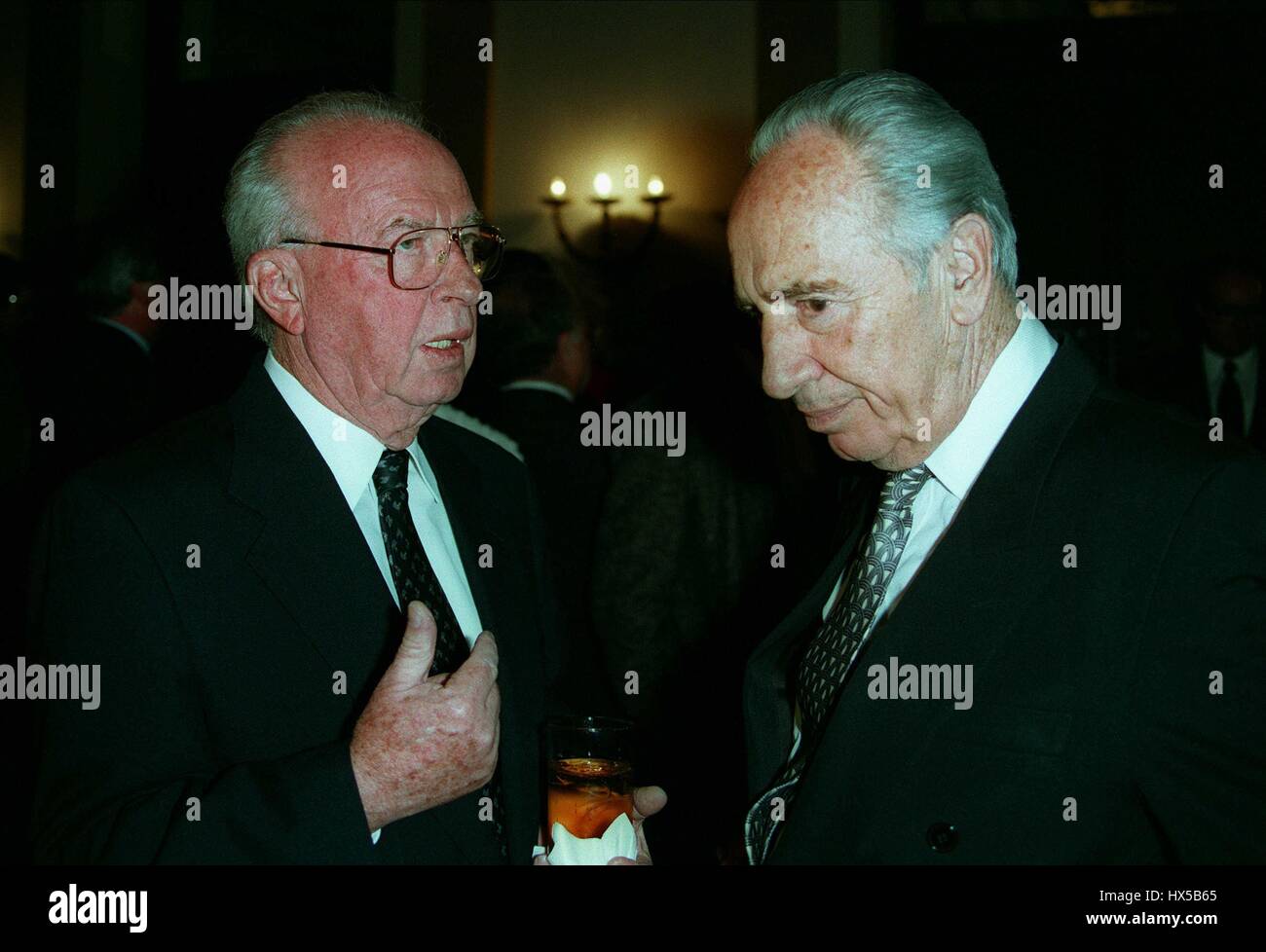 Shimon peres y yitzhak rabin aquí yitzhak rabin fotografías e imágenes