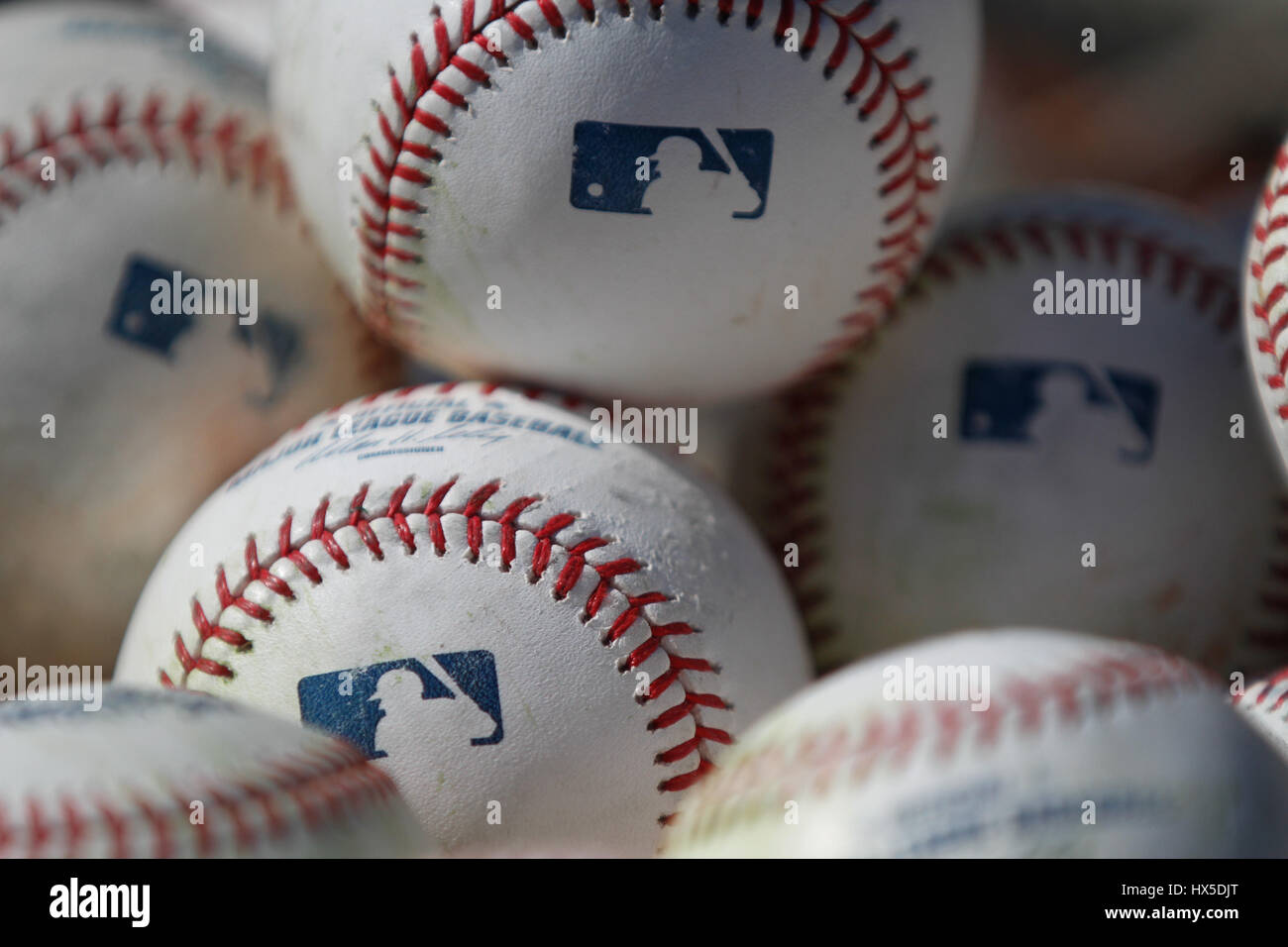 Pelotas de béisbol de las Grandes Ligas de Béisbol en la formación de los  Kansas City Royals r en el sorprendente complejo de recreación de Arizona  Fotografía de stock - Alamy