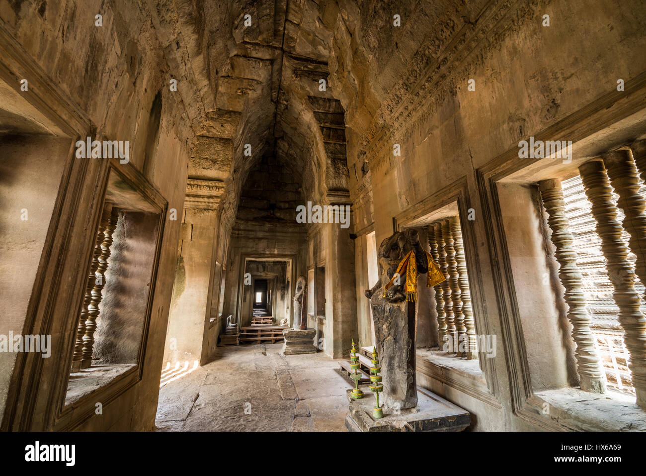 Interior del templo de Angkor Wat, Angkor, en Camboya, Asia Foto de stock