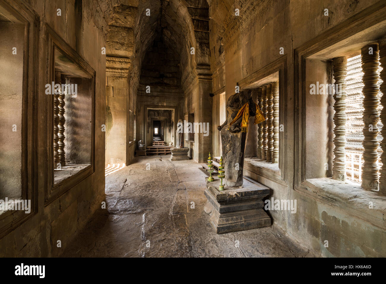Interior del templo de Angkor Wat, Angkor, en Camboya, Asia Foto de stock