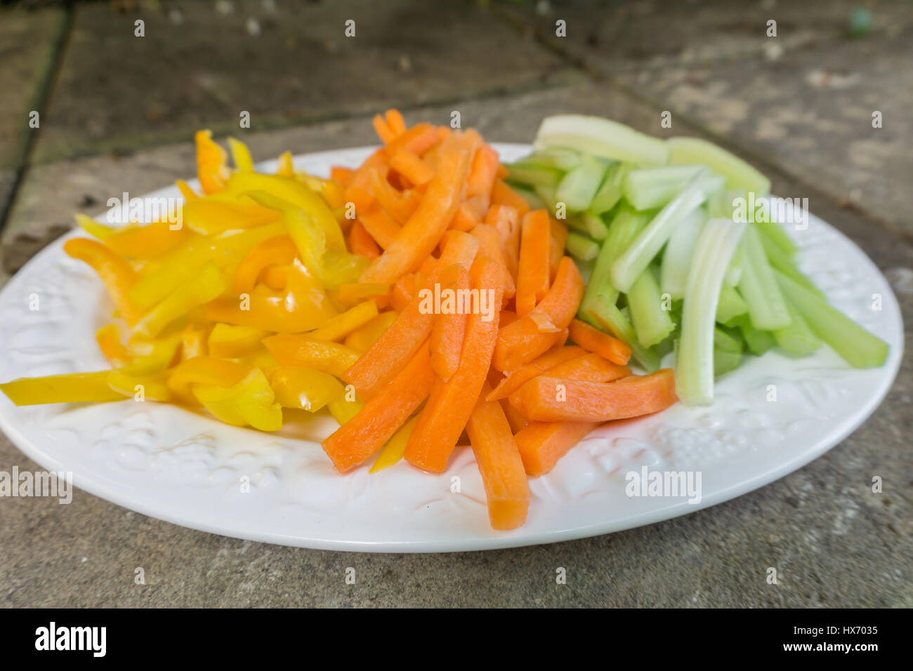 Las zanahorias y los pimientos troceados cellery Foto de stock