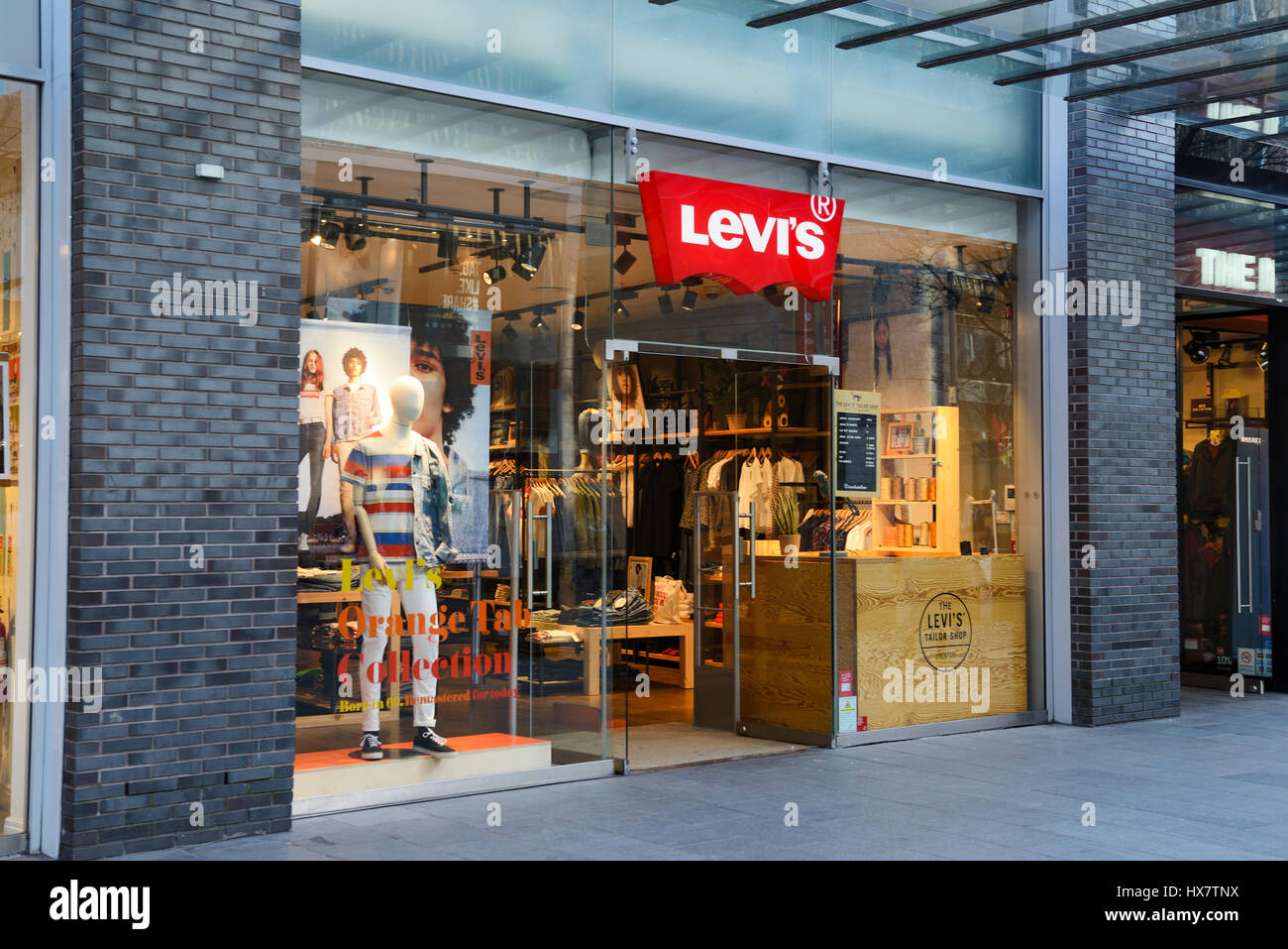 Levi tienda en el centro de Liverpool Fotografía de stock - Alamy