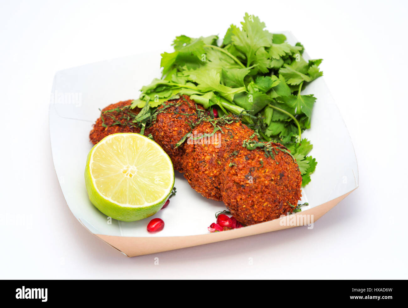 Oriente Medio - comida vegetariana con falafel, limón y cilantro, UK - Concepto - Alimentación saludable Foto de stock