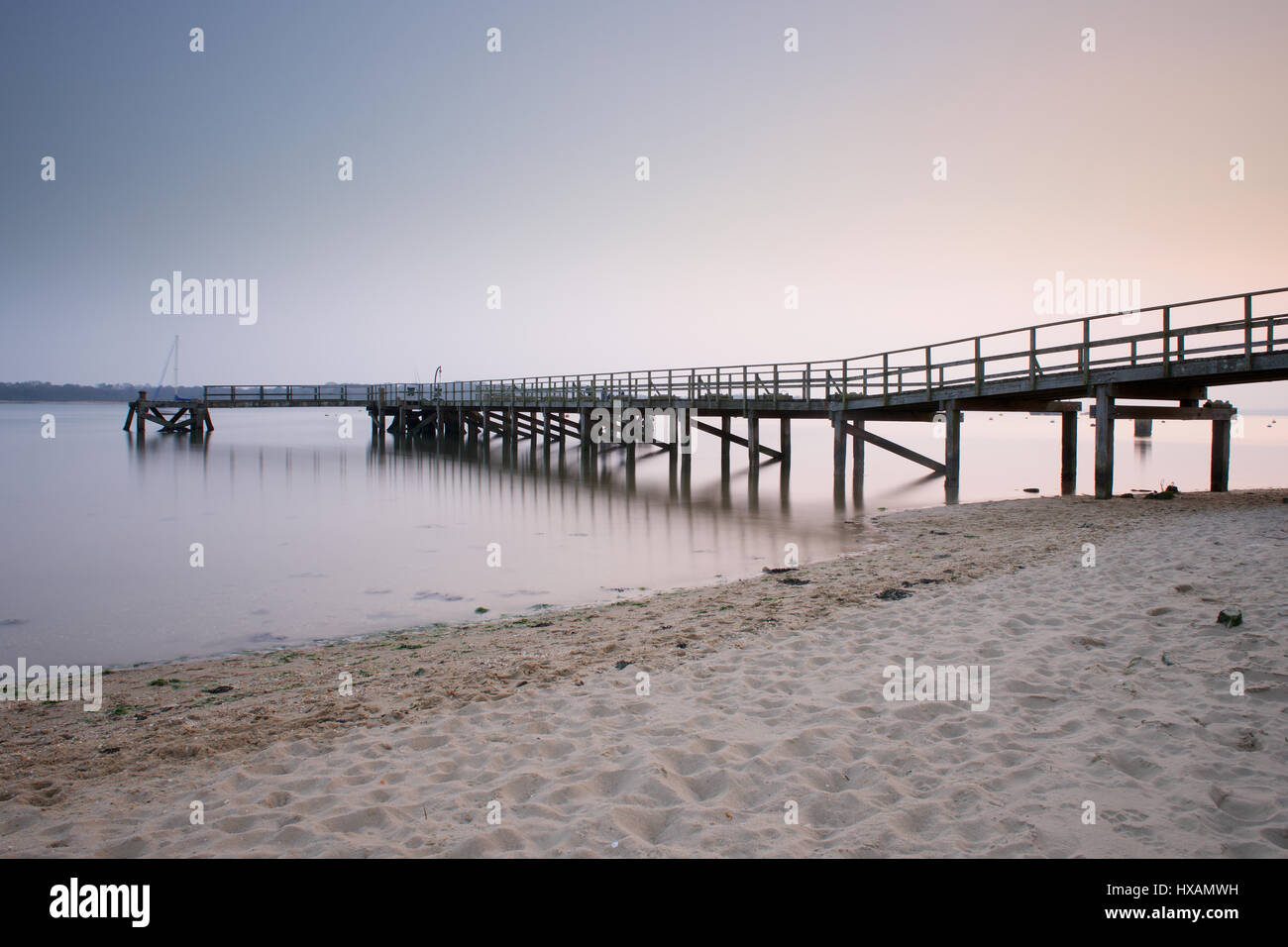 El embarcadero del Lago Hamworthy, Poole, Dorset, Inglaterra Foto de stock