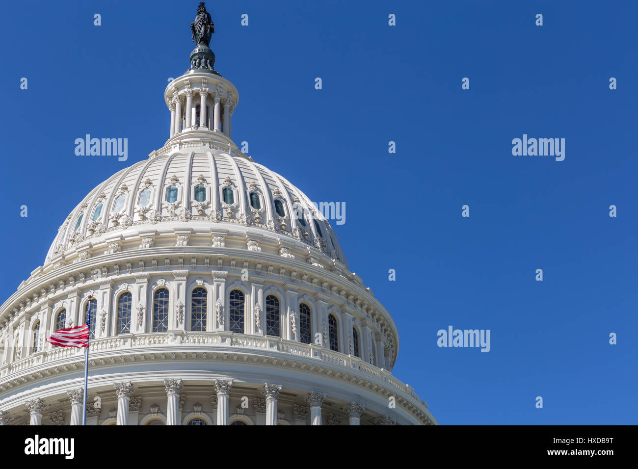 Un desplazamiento vista de la cúpula del Capitolio en Washington, DC. Foto de stock