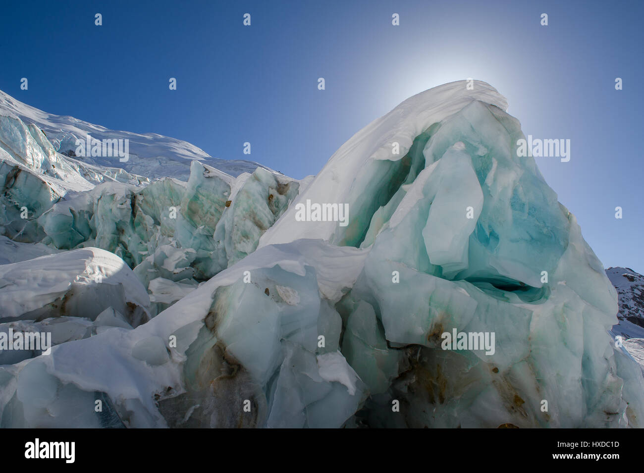 Bloque de hielo de un glaciar de los Alpes Foto de stock